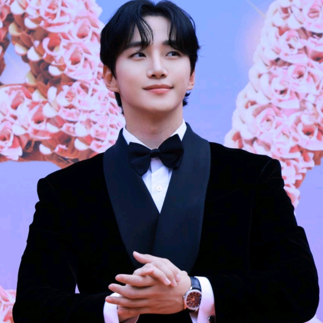 Latest photo of Junho (2PM)