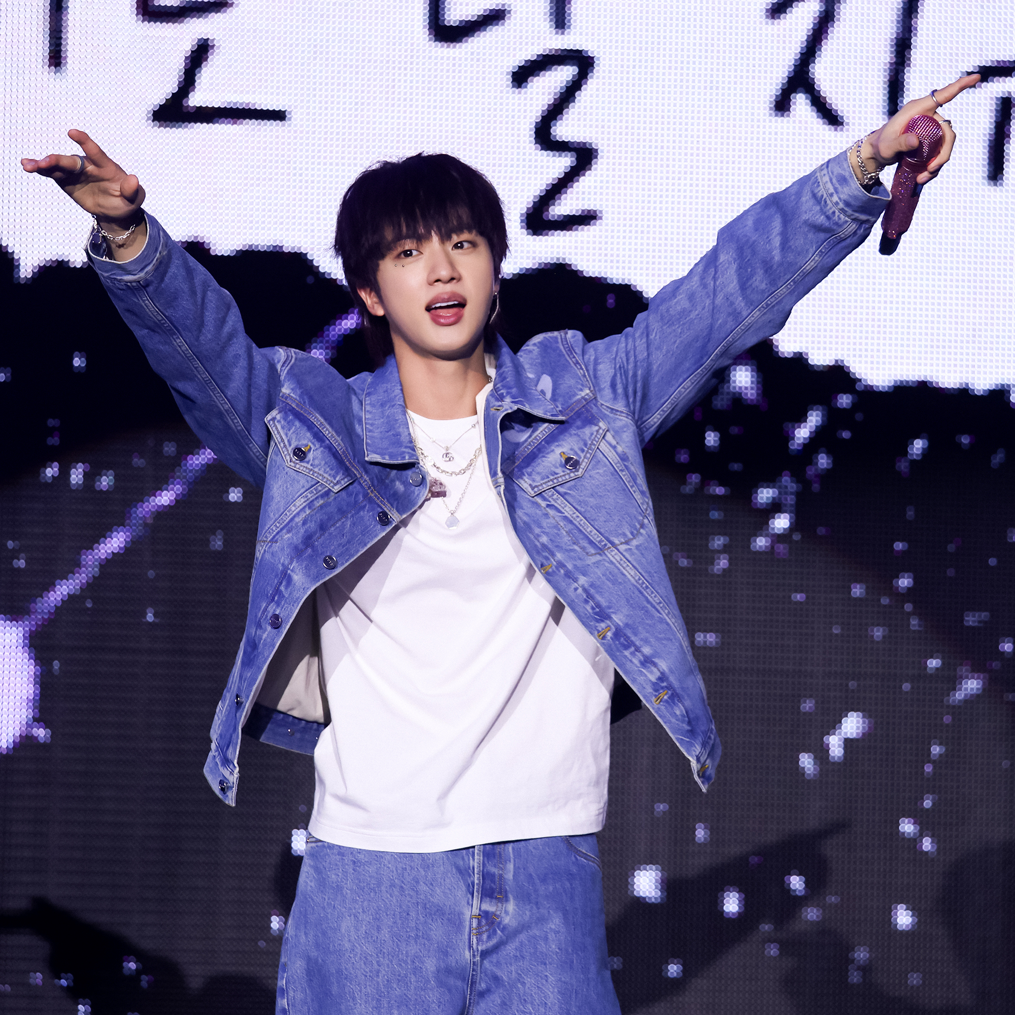 진 (방탄소년단) 최근 활동샷