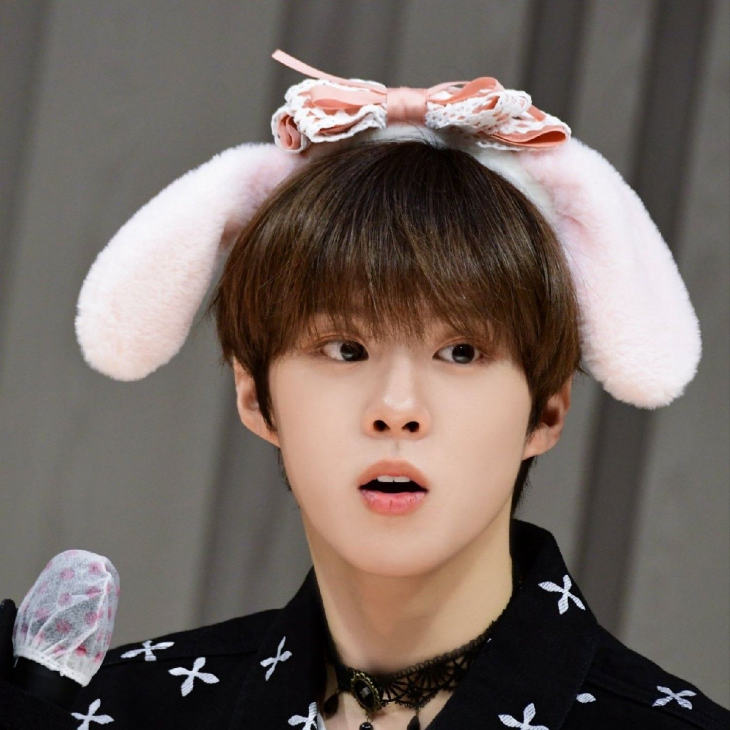 Behind-the-scenes cut of Kim Wooseok