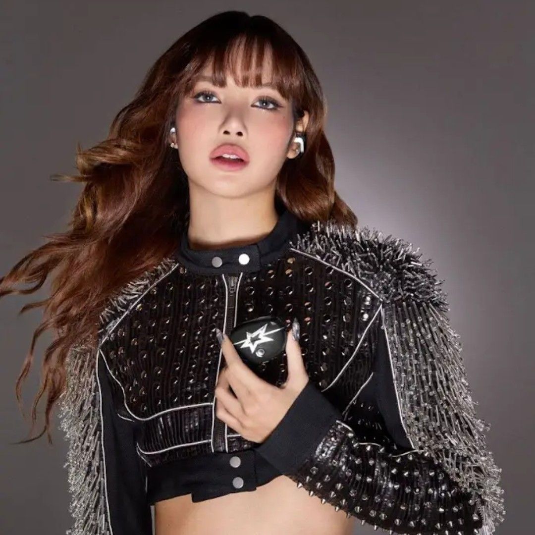 Lisa (BLACKPINK)的最新照片