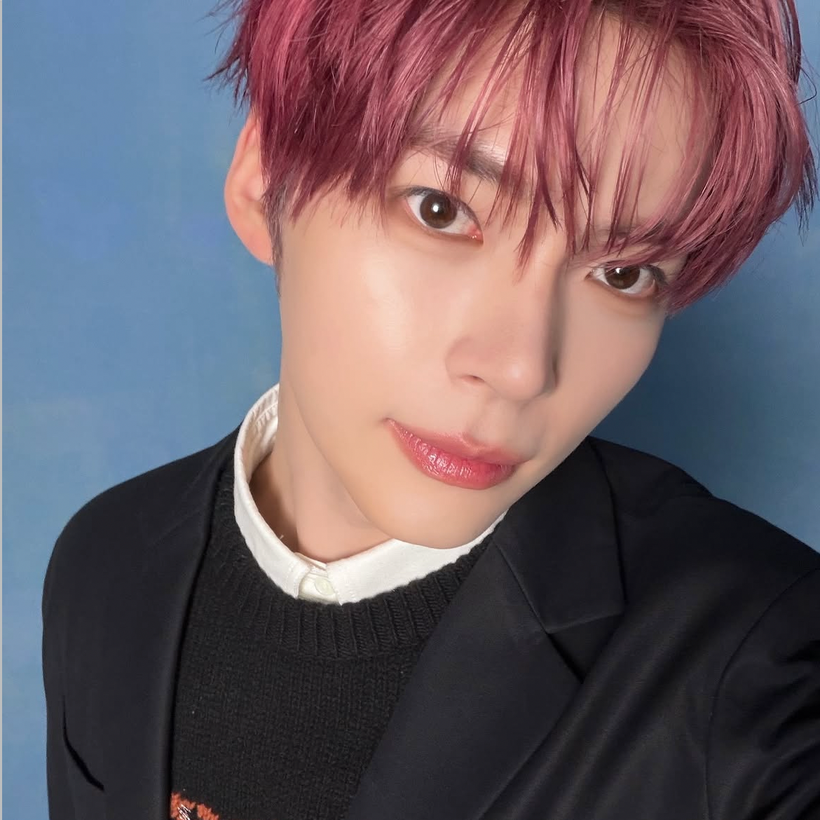 Latest photo of Sung Hanbin (ZEROBASEONE)