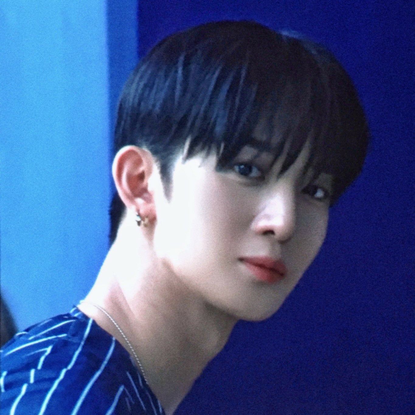 Behind-the-scenes cut of Bae Jinyoung