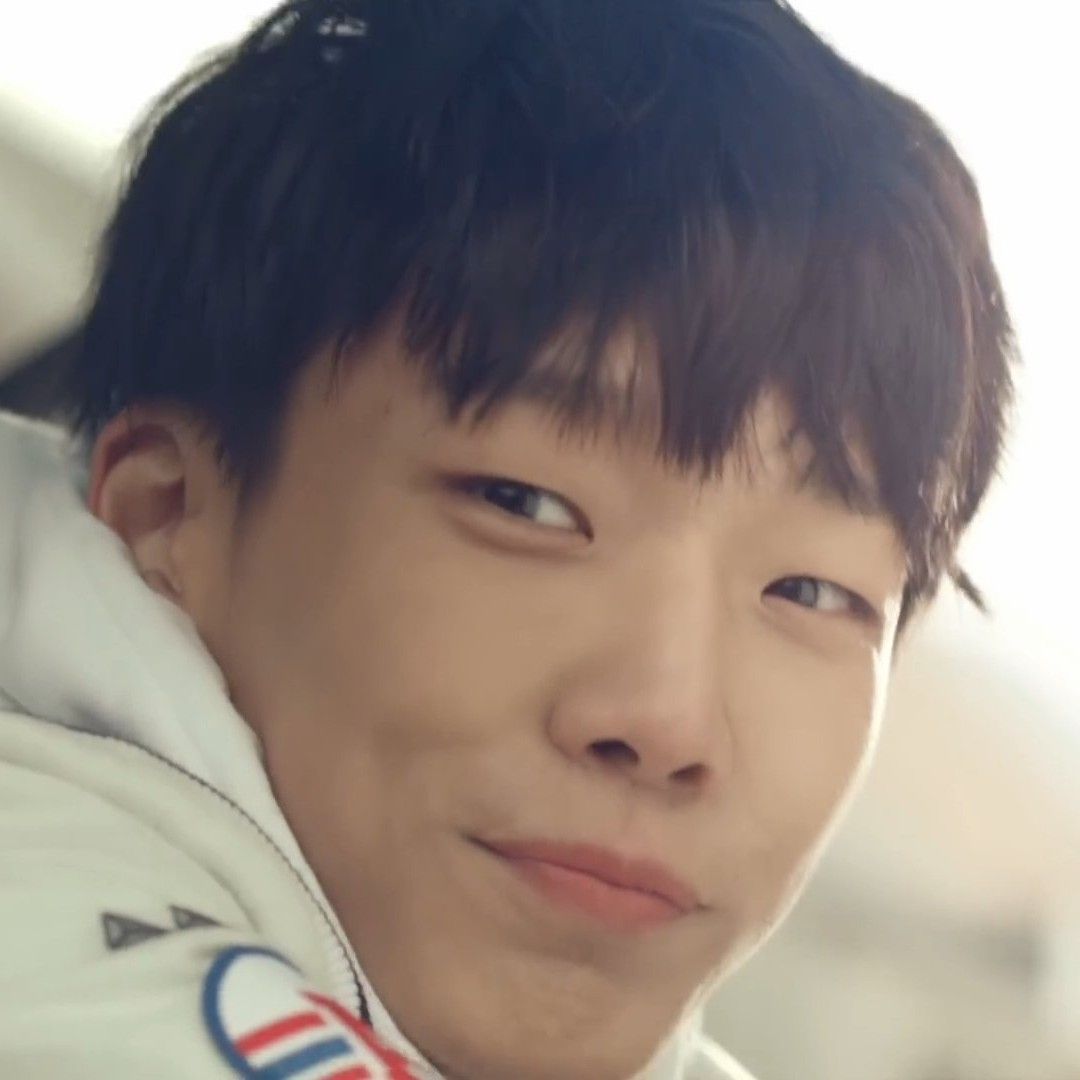 A moment captured by BOBBY (iKON)'s fan