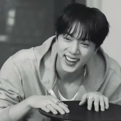 진 (방탄소년단)의 비하인드 컷