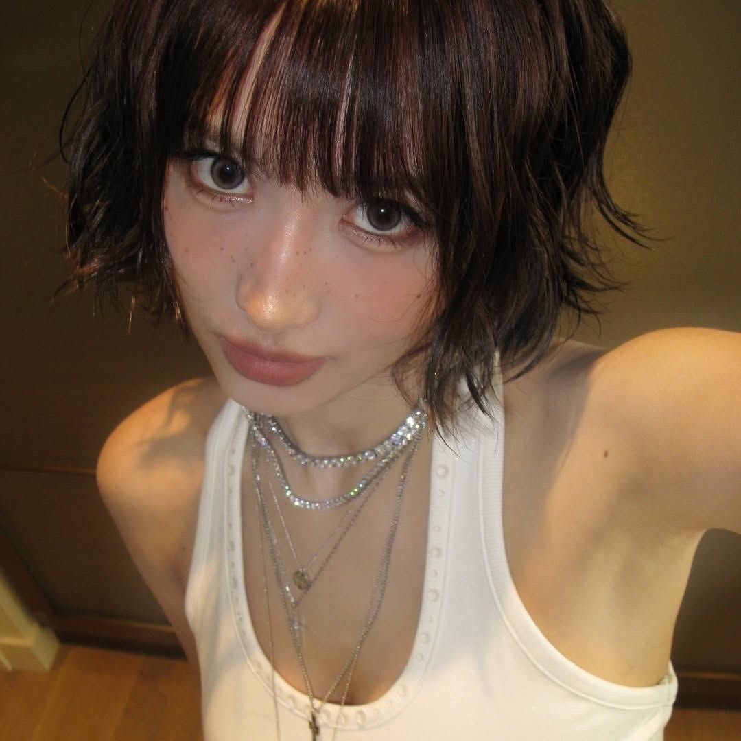 Behind-the-scenes cut of Momo (TWICE)
