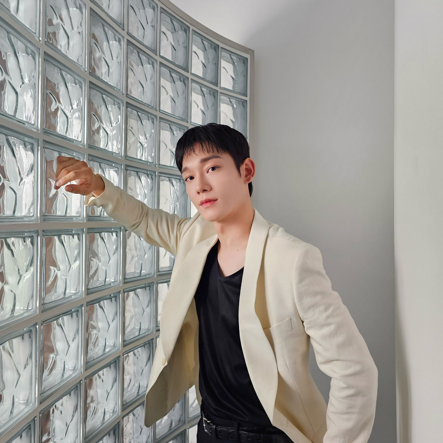 Behind-the-scenes cut of Chen (EXO)