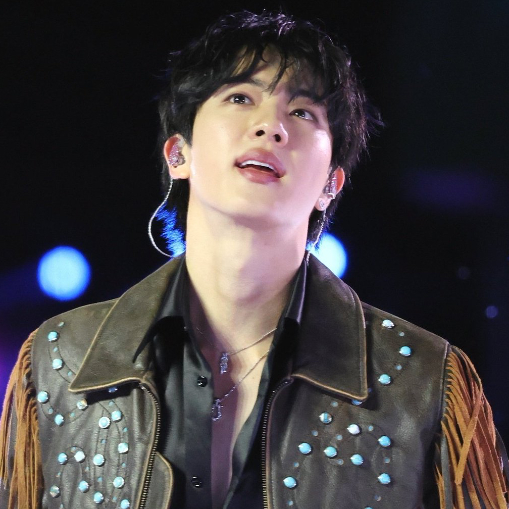 Foto aktivitas terbaru Jin (BTS)