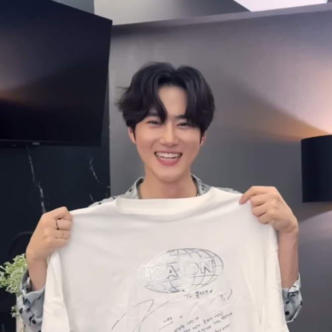 A moment captured by Suho (EXO)'s fan