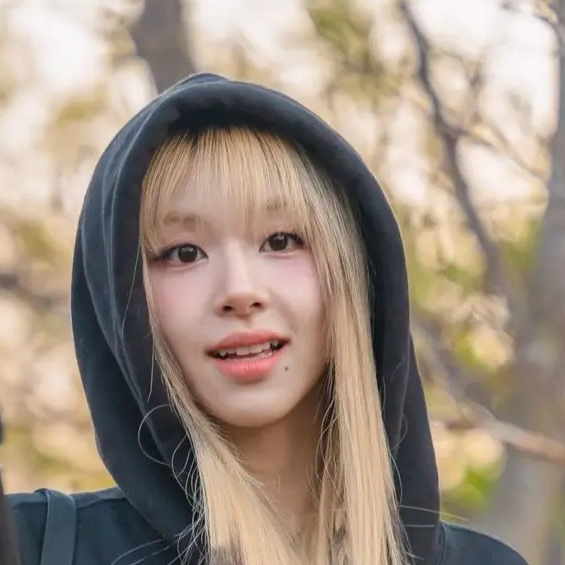 彩瑛 (TWICE)的最新活動照片
