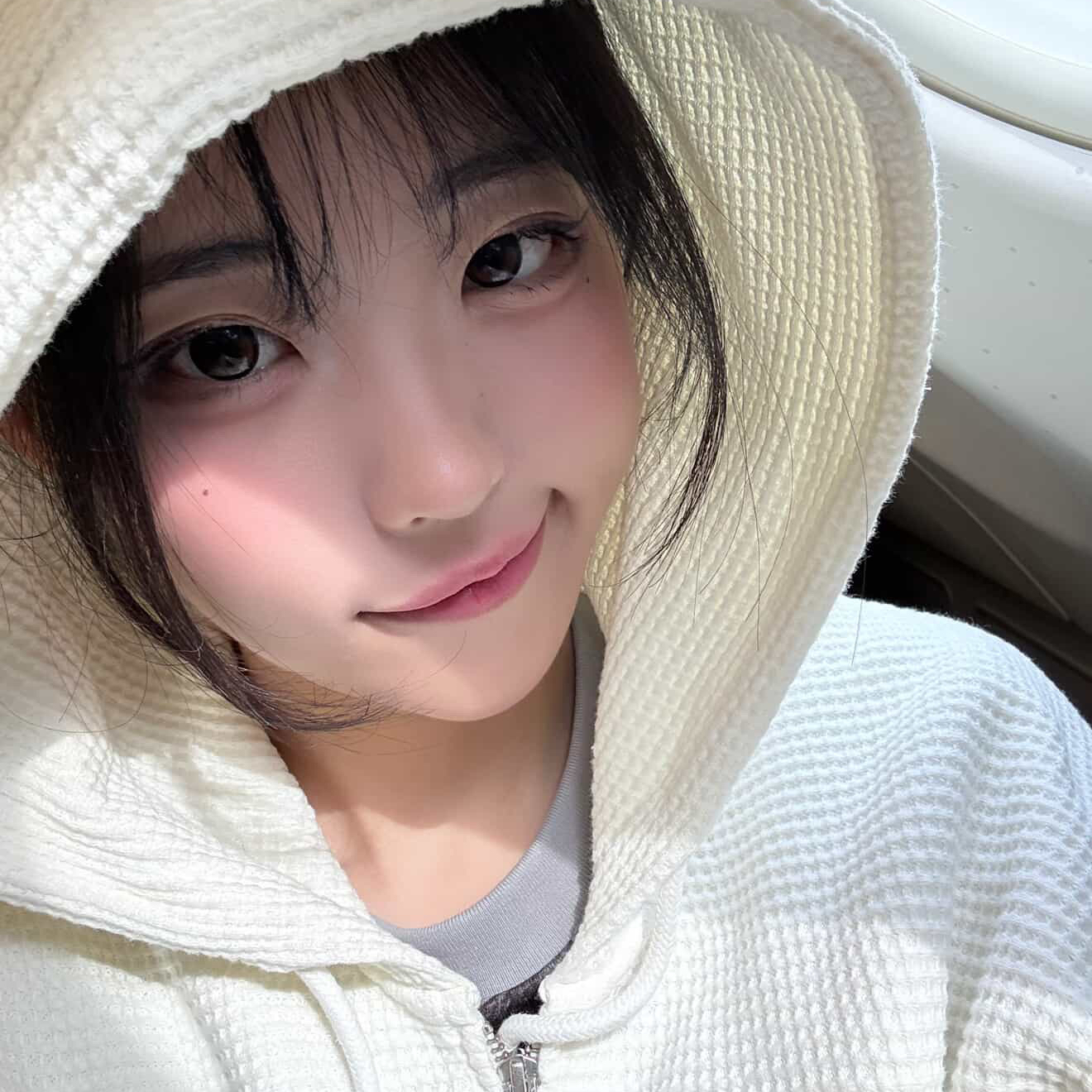 Latest photo of Hina (QWER)