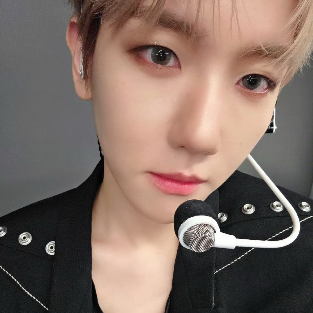 A moment captured by Baekhyun (EXO)'s fan