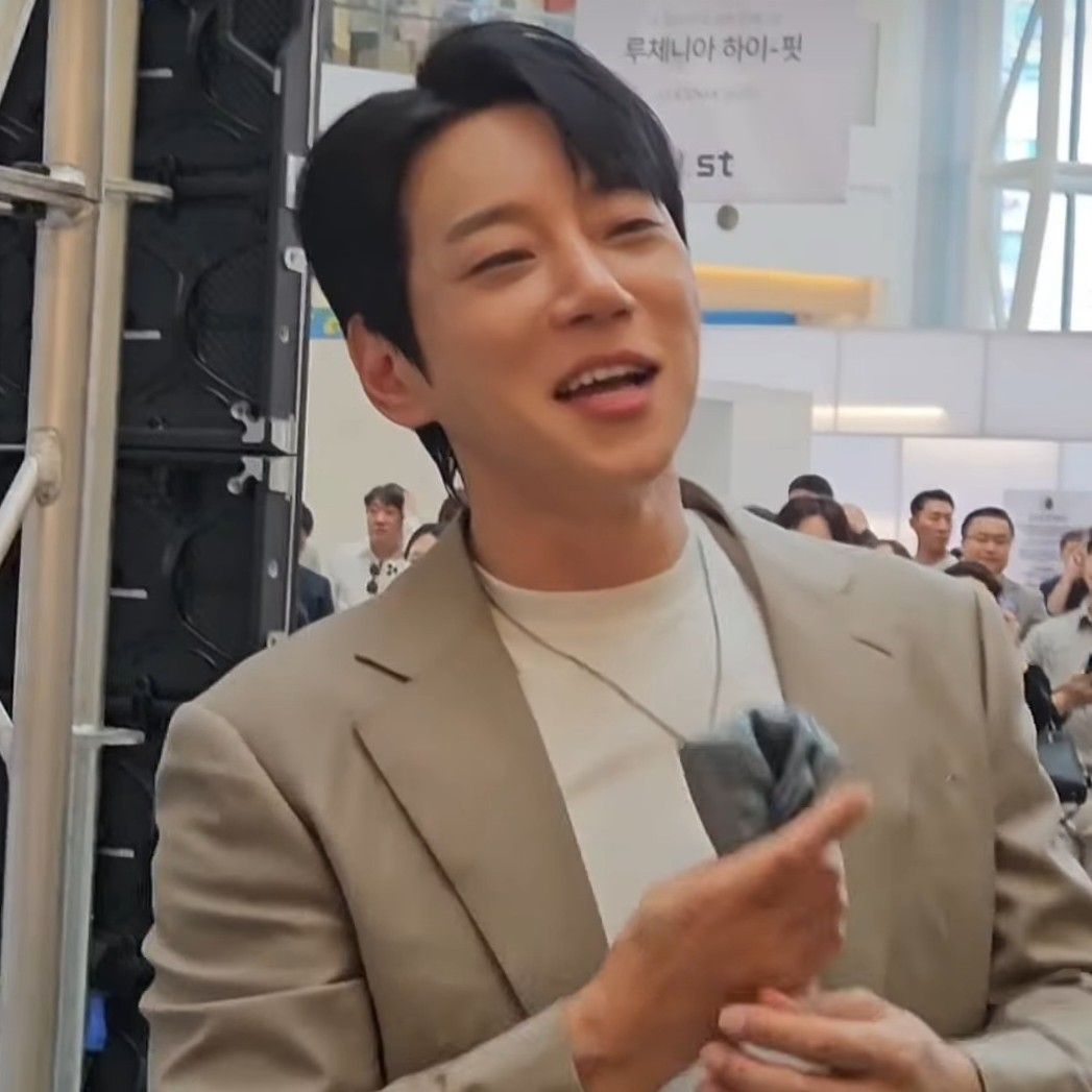 Latest photo of Hwang Chiyeol