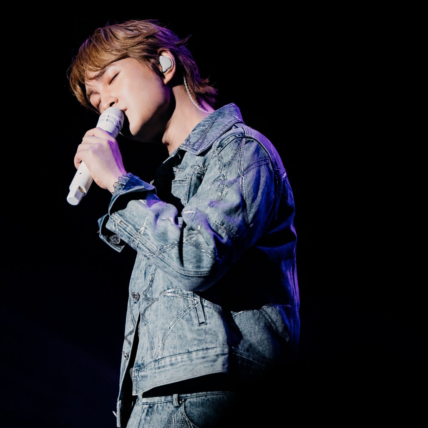 A moment captured by Onew (SHINee)'s fan
