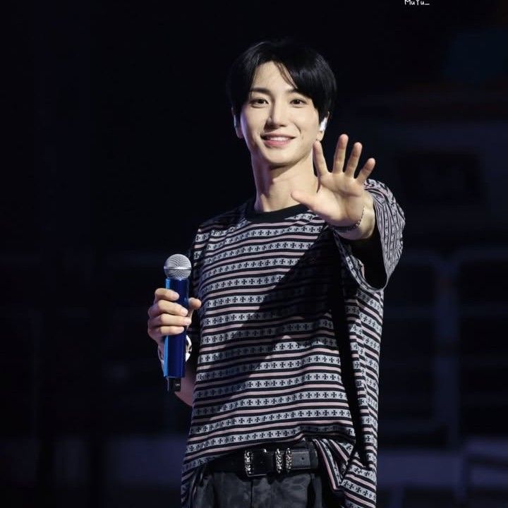 Behind-the-scenes cut of Leeteuk (Super Junior)