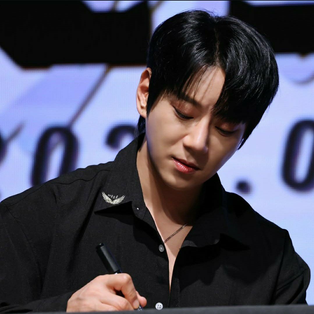 Recent activity shot of Hwang Chiyeol