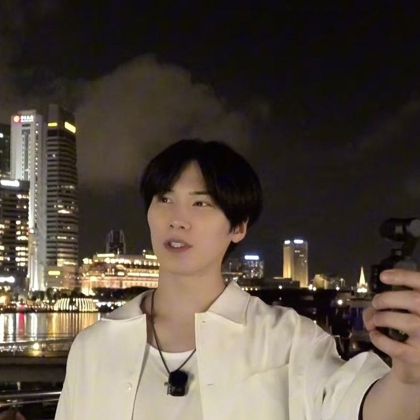 A moment captured by Rocky's fan