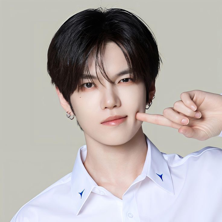 Latest photo of Gyehyeon (VERIVERY)