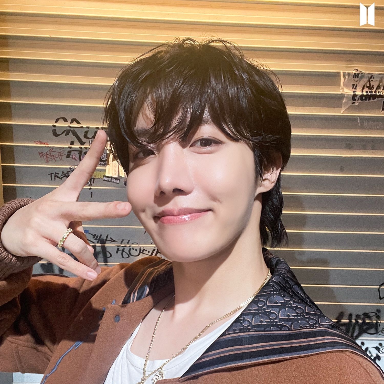 Foto aktivitas terbaru j-hope (BTS)