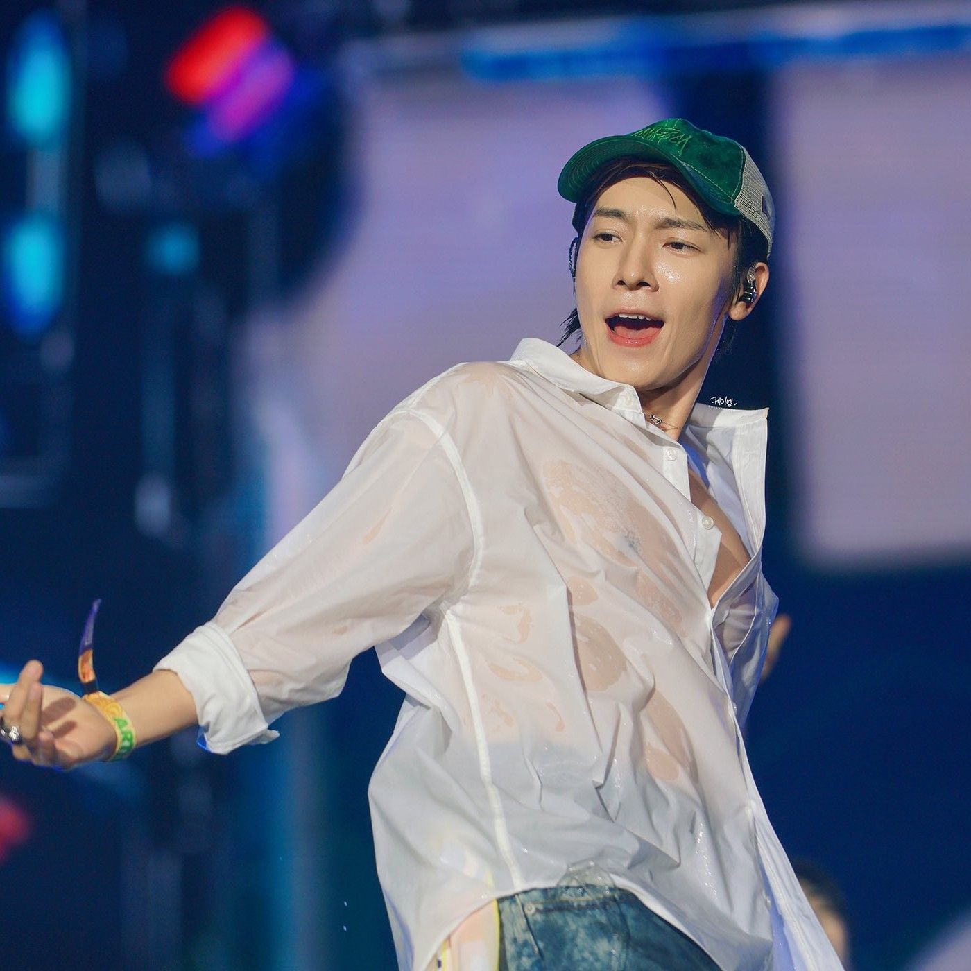 A moment captured by Donghae (Super Junior)'s fan