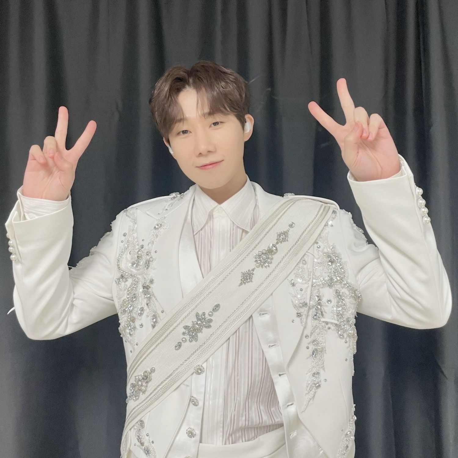 A moment captured by Sungkyu (INFINITE)'s fan