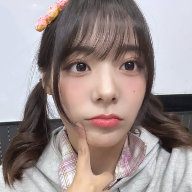 Recent activity shot of Siyeon (QWER)
