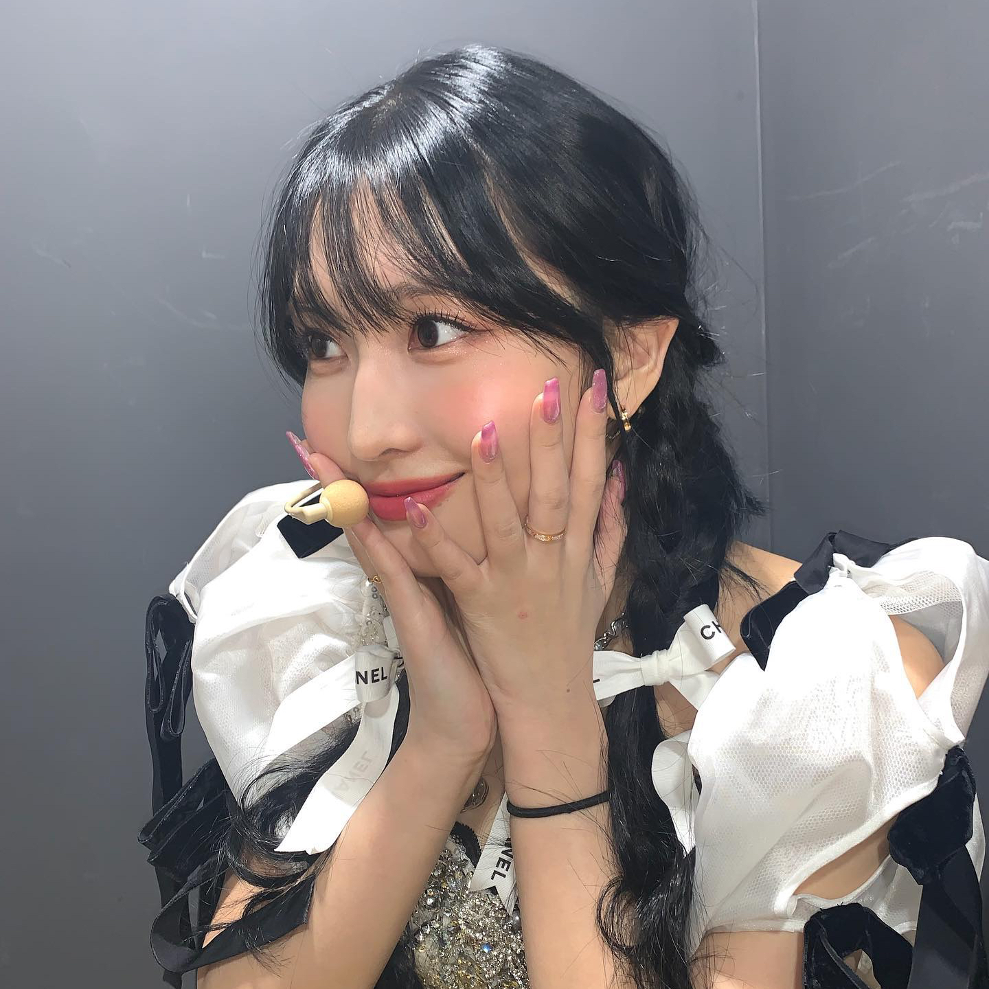 Behind-the-scenes cut of Momo (TWICE)