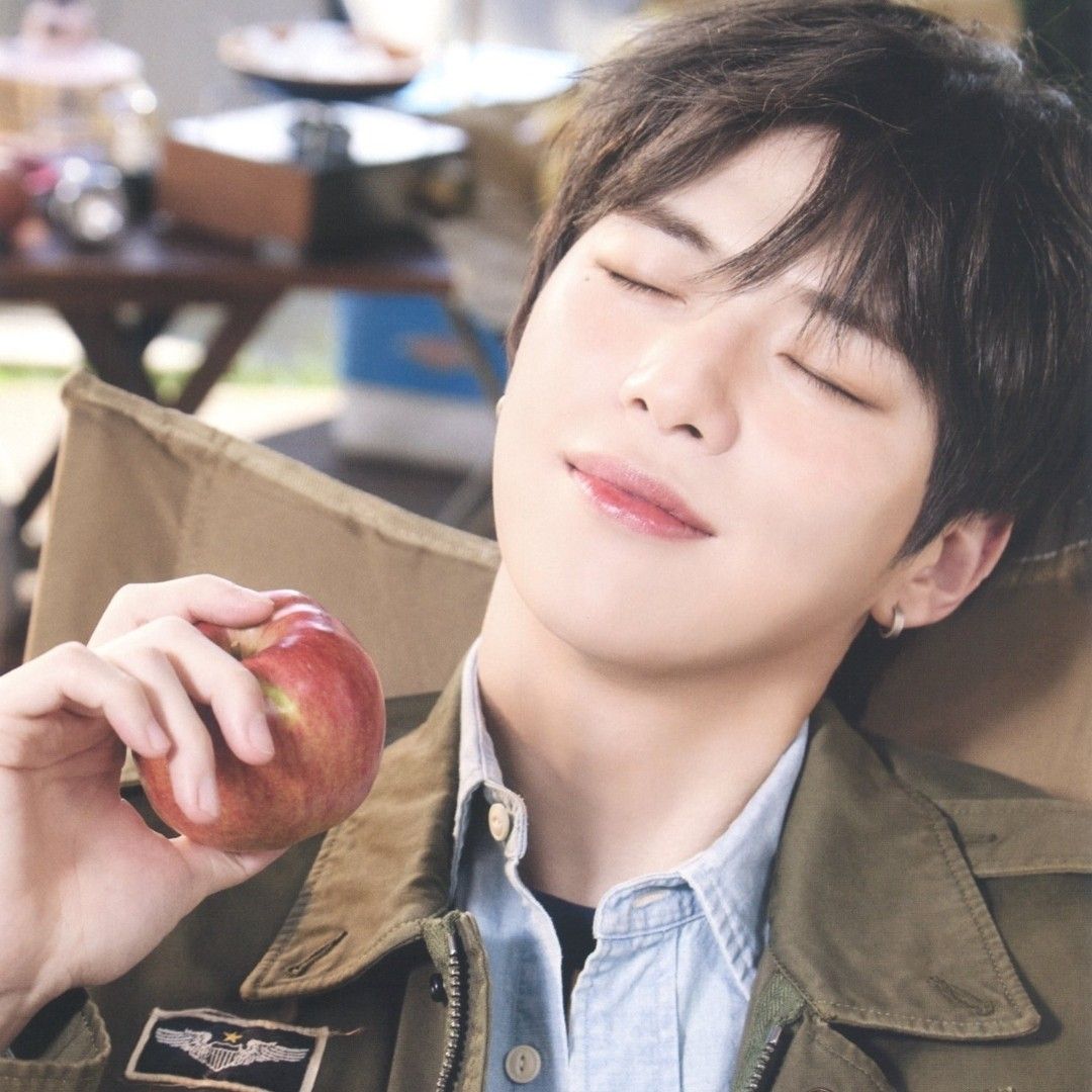 Behind-the-scenes cut of Kang Daniel