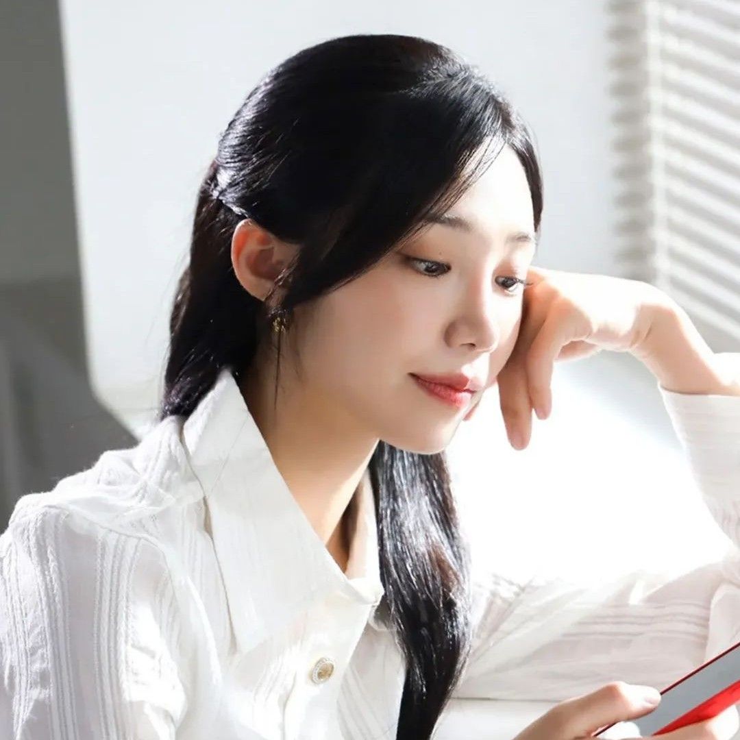 Foto aktivitas terbaru Jeong Eunji (Apink)