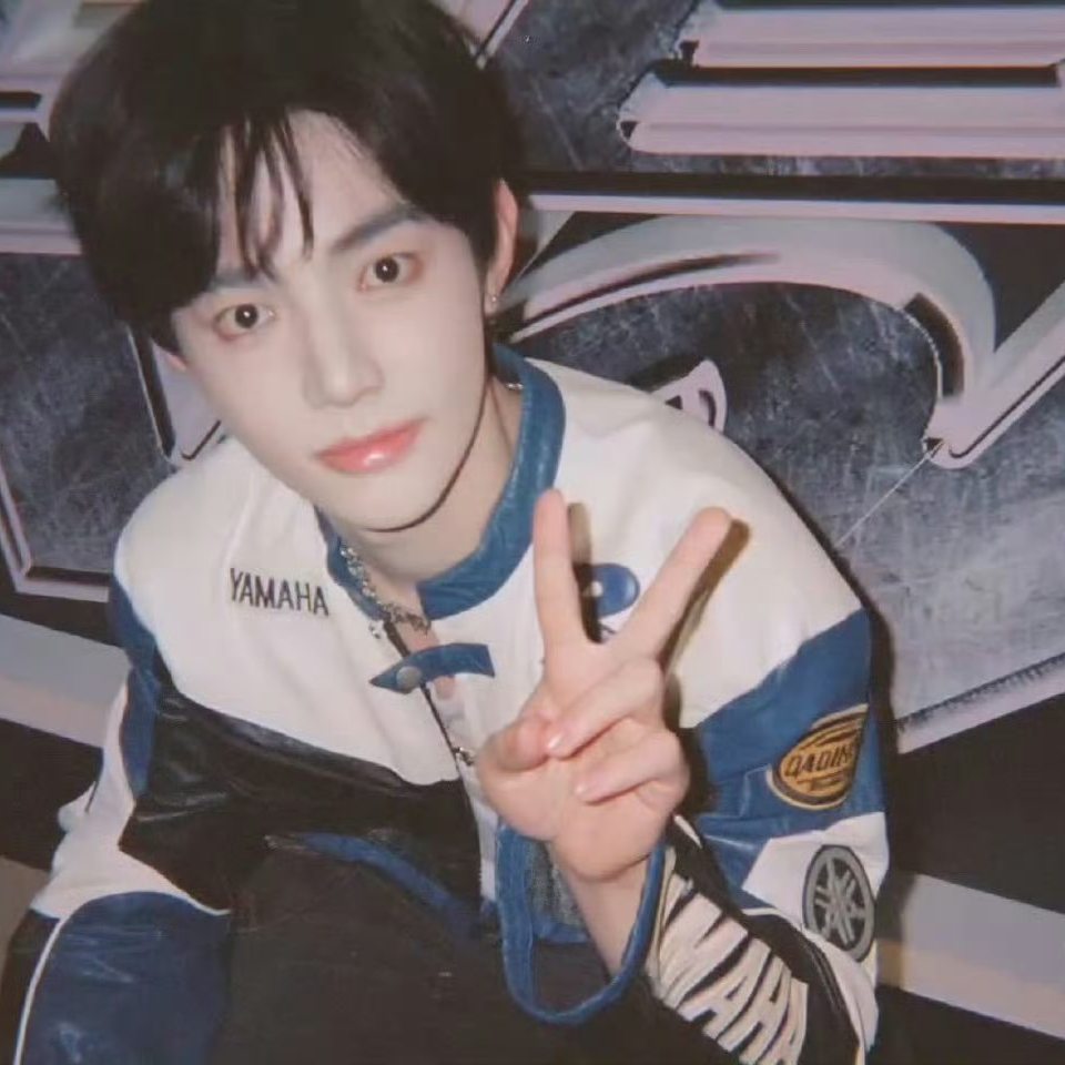 Behind-the-scenes cut of Zhang Hao (ZEROBASEONE)