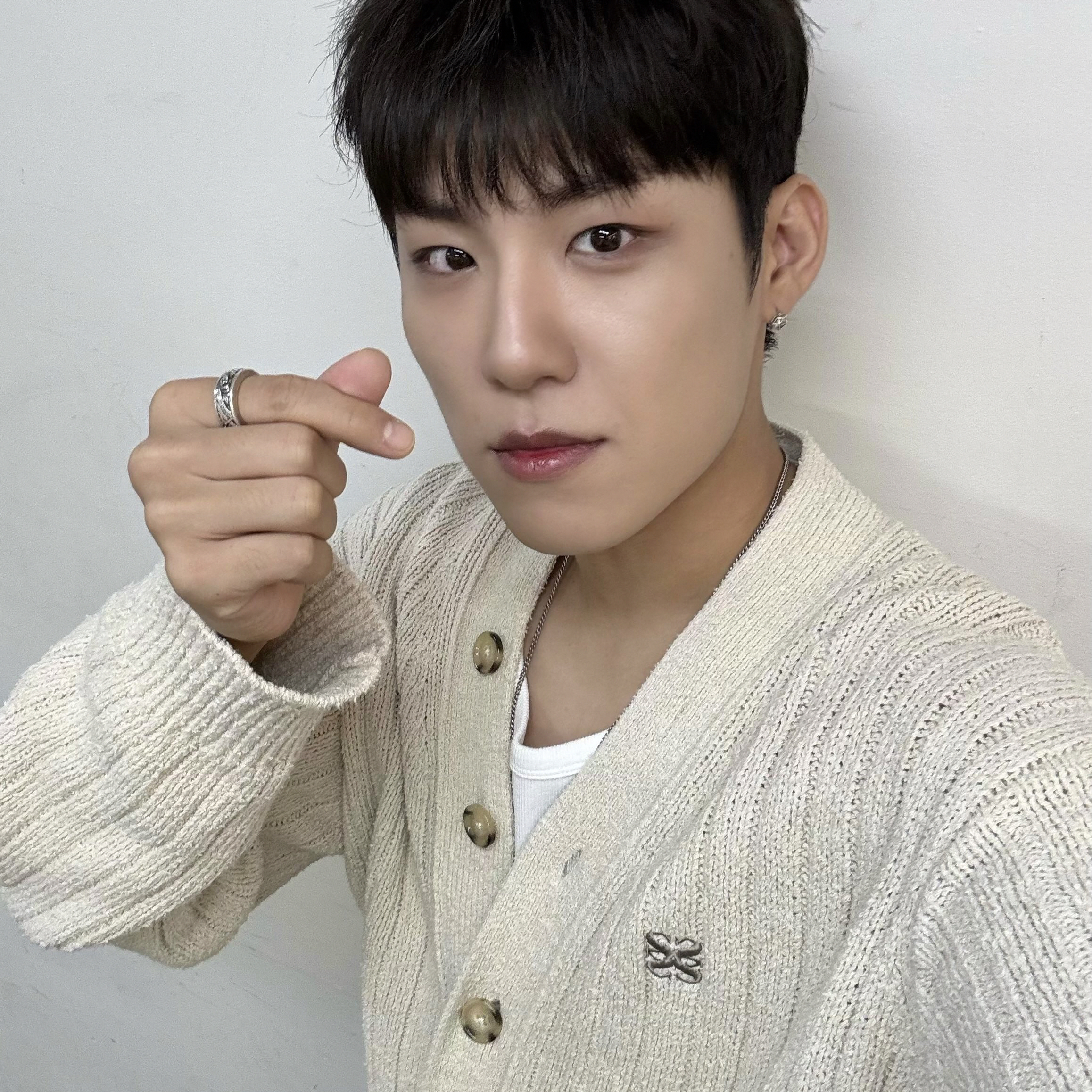 Behind-the-scenes cut of Park Woojin (AB6IX)