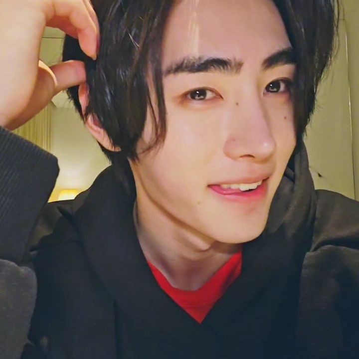 Behind-the-scenes cut of Sunghoon (ENHYPEN)
