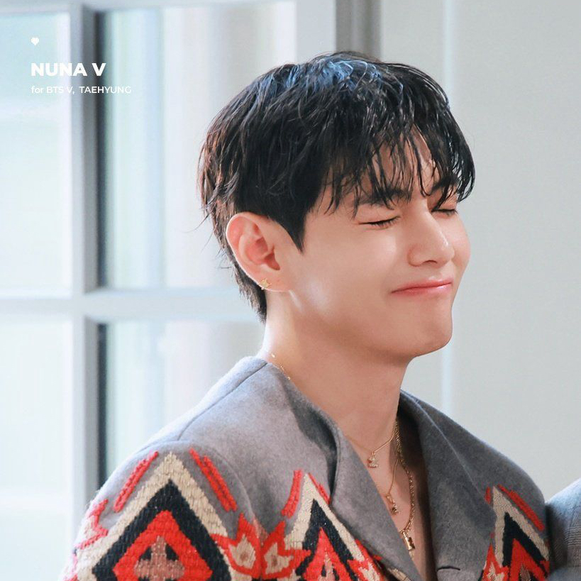뷔 (방탄소년단)의 최신 사진