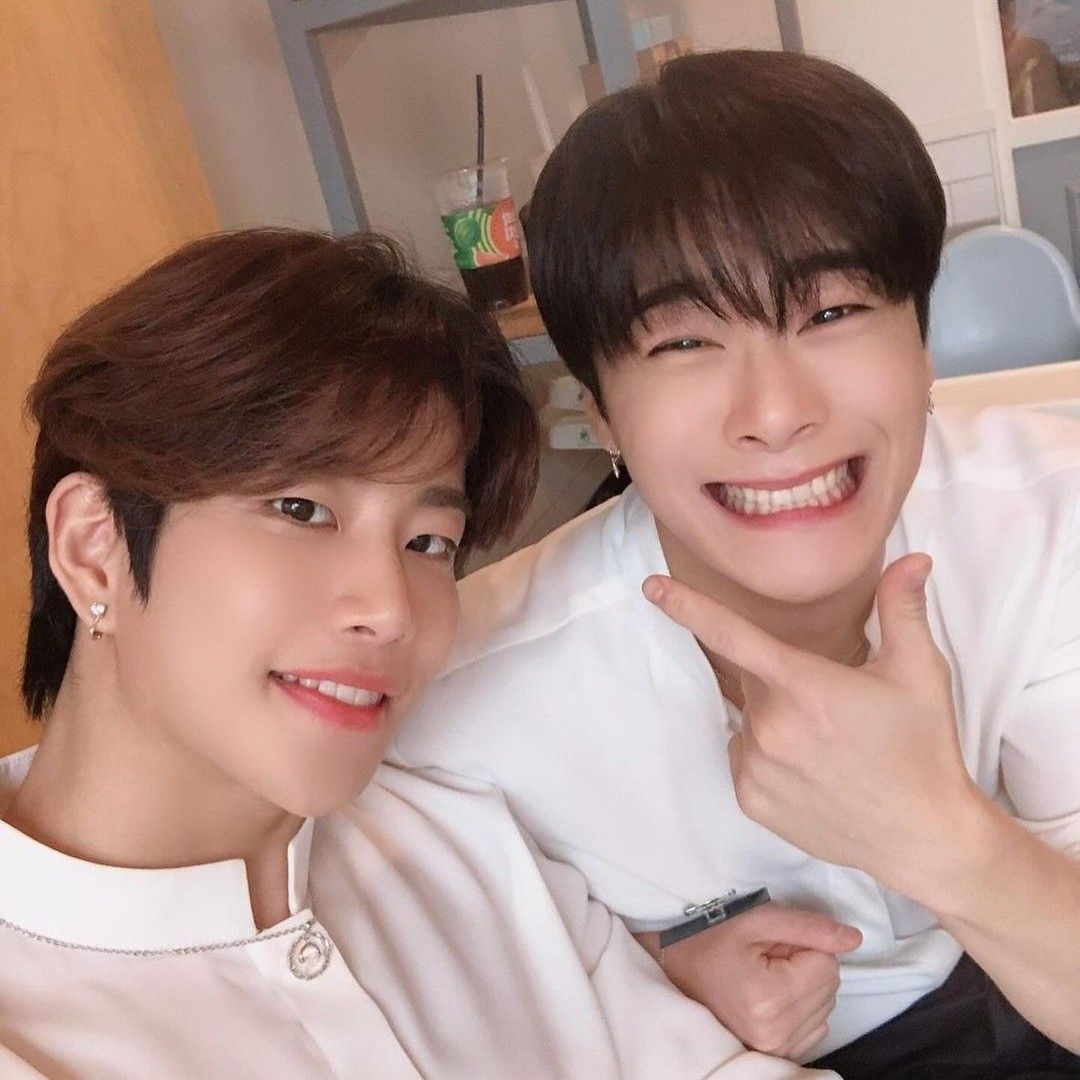 A moment captured by Moonbin (ASTRO)'s fan