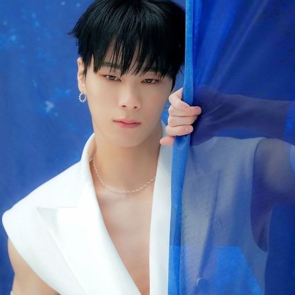 Signature photo of Moonbin (ASTRO) capturing their charm