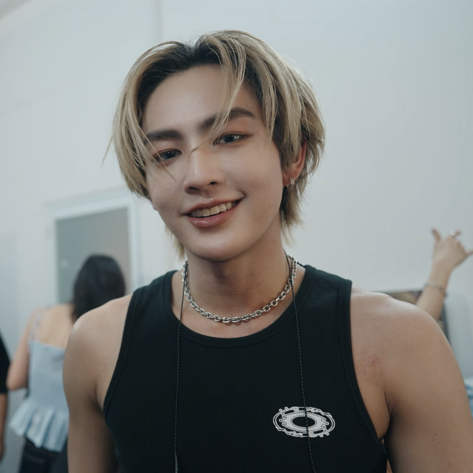 Behind-the-scenes cut of Heart (BUS)