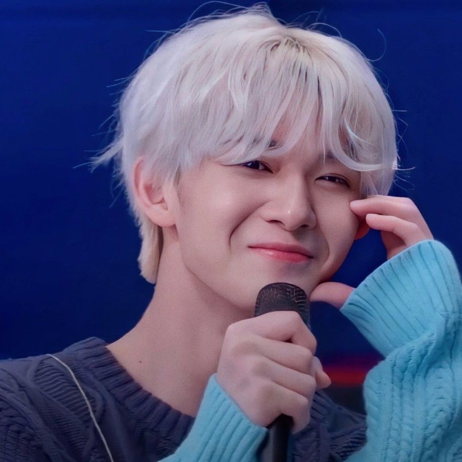 Foto terbaru Bae Jinyoung