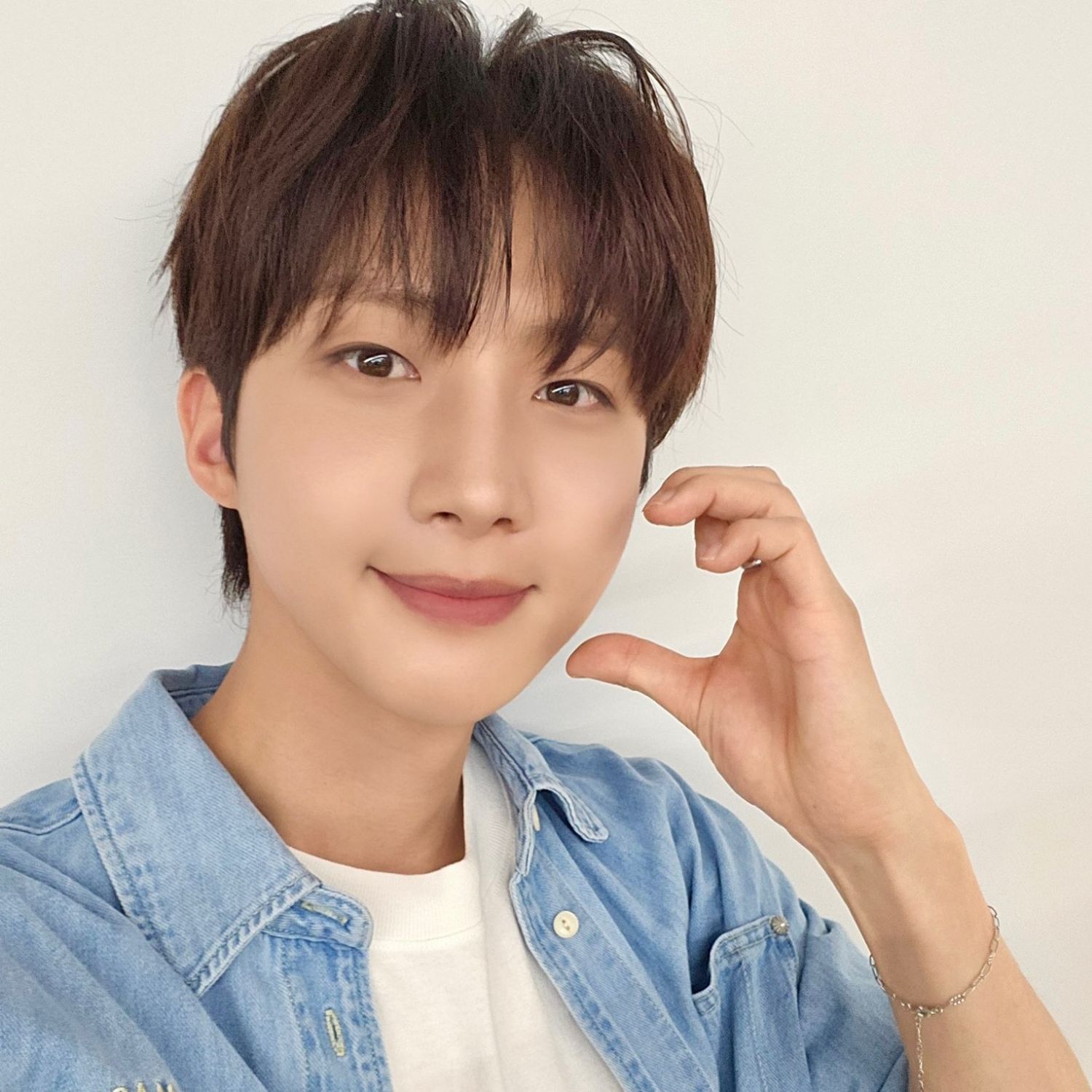 Recent activity shot of Hui (PENTAGON)