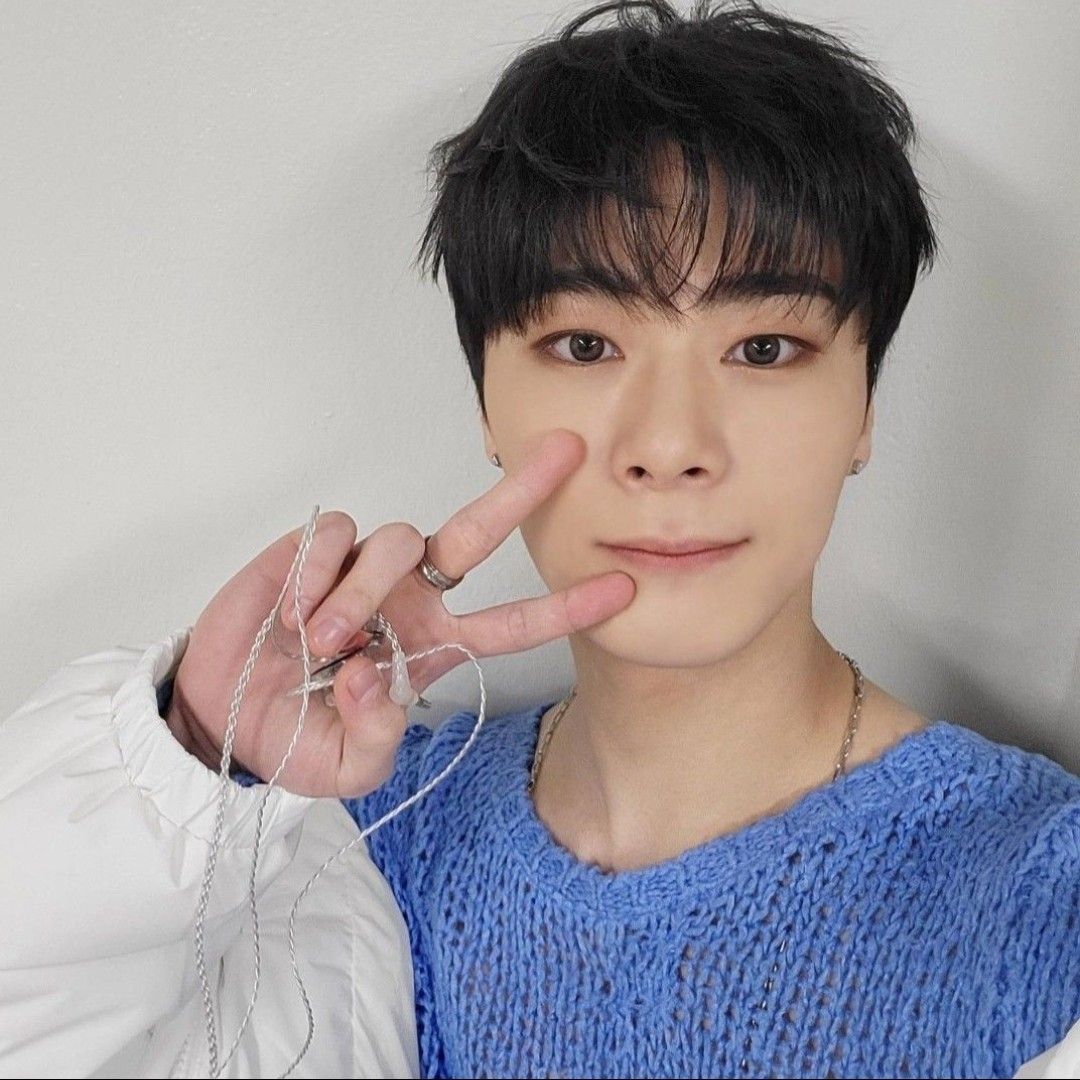Latest photo of Moonbin (ASTRO)