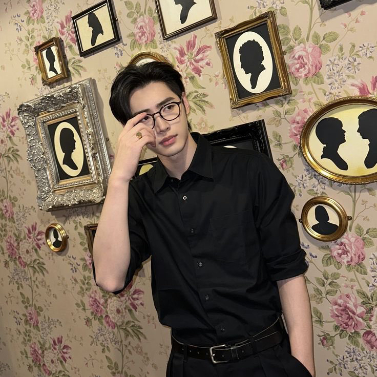 Latest photo of Sunghoon (ENHYPEN)