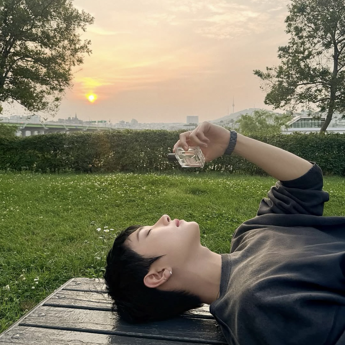 Behind-the-scenes cut of Joshua (SEVENTEEN)