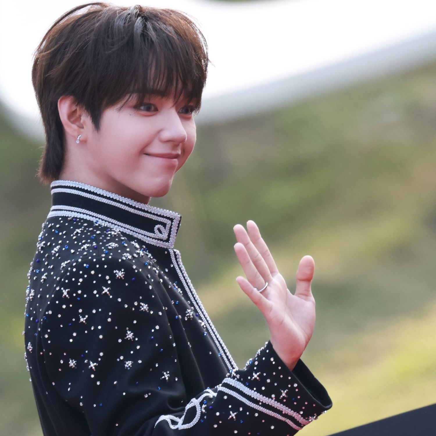 A moment captured by JL (AHOF)'s fan