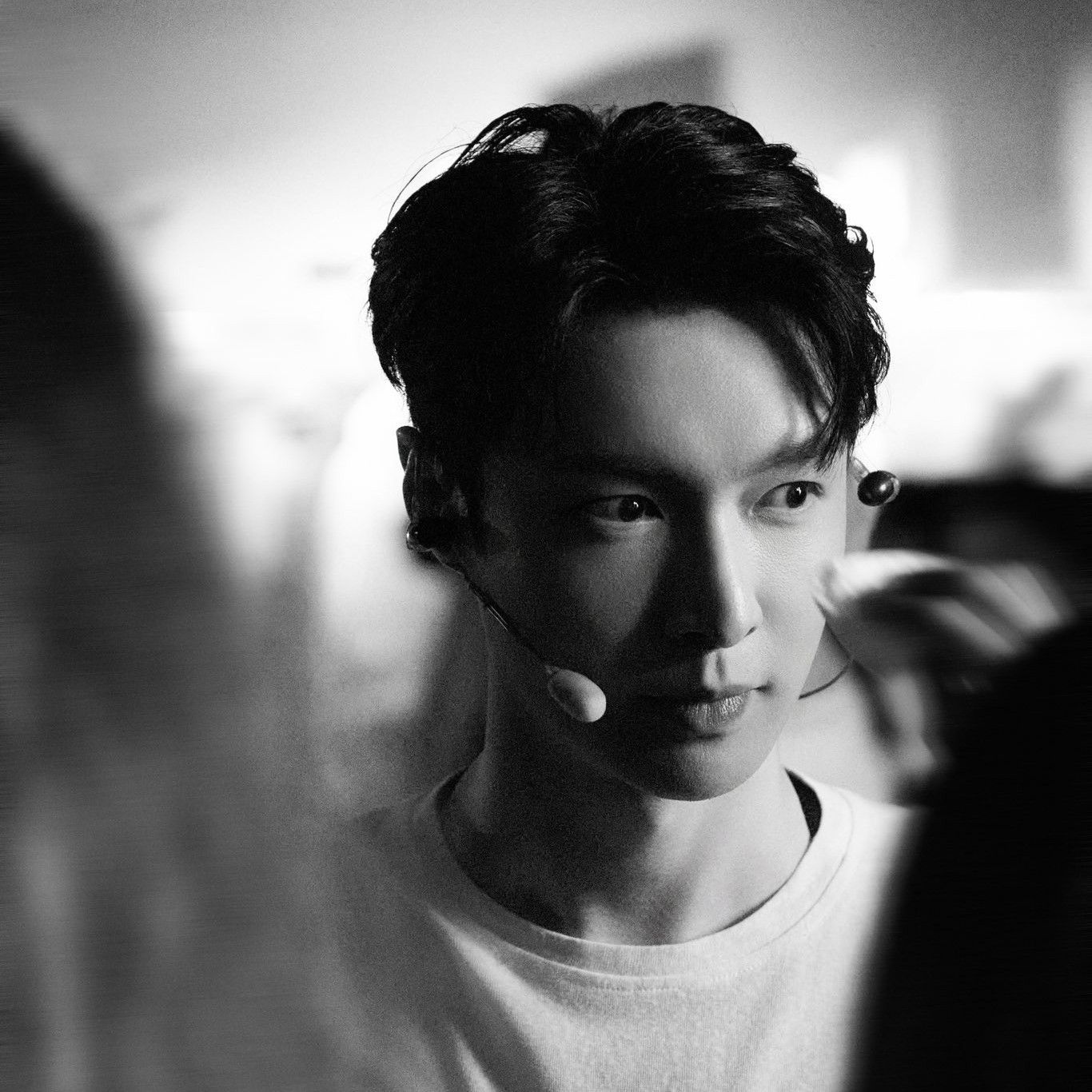 Behind-the-scenes cut of Lay (EXO)