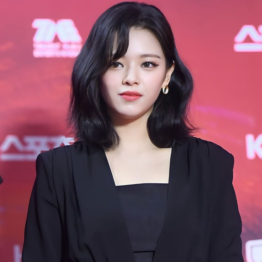 Latest photo of Jeongyeon (TWICE)