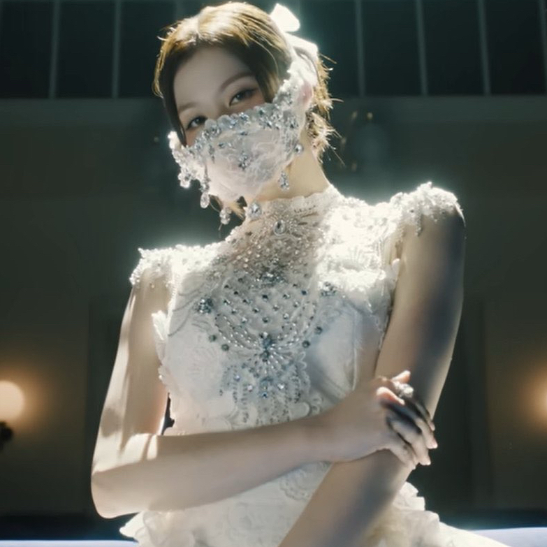 Foto terbaru Sana (TWICE)