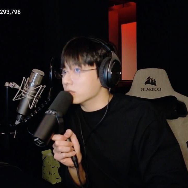 제이홉 (방탄소년단)의 최신 사진