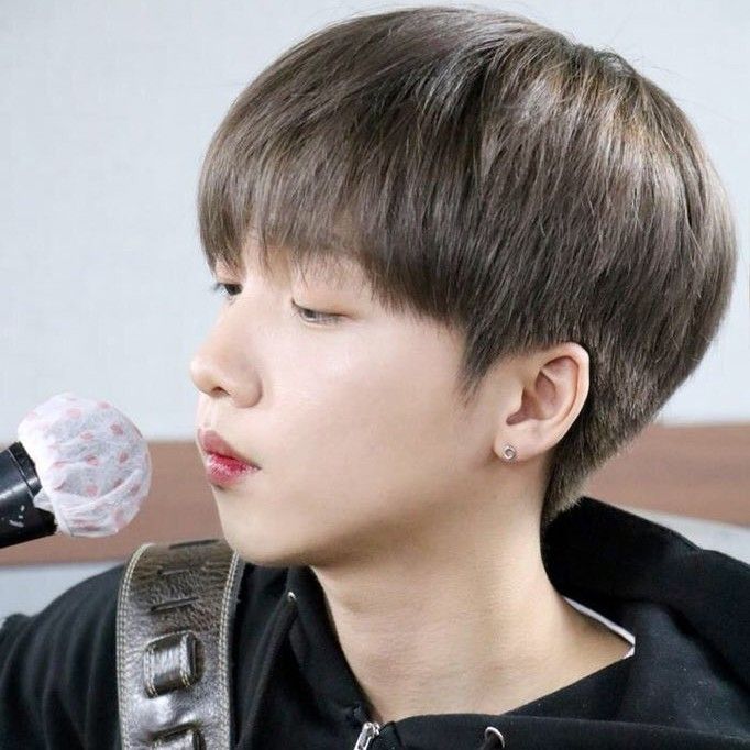 A moment captured by Jeong Sewoon's fan