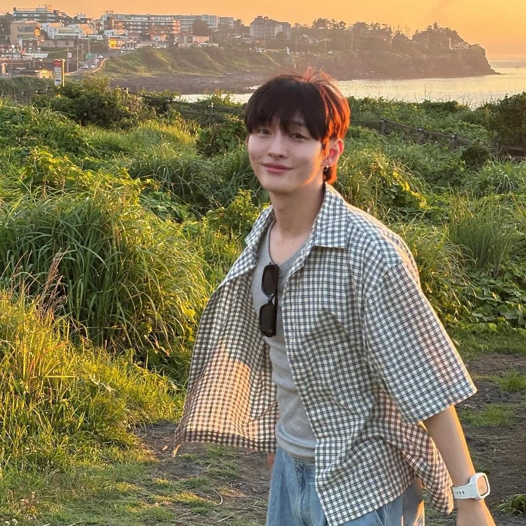 A moment captured by Yoon Jisung's fan