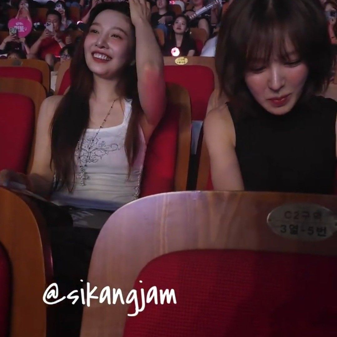 Recent activity shot of Joy (Red Velvet)