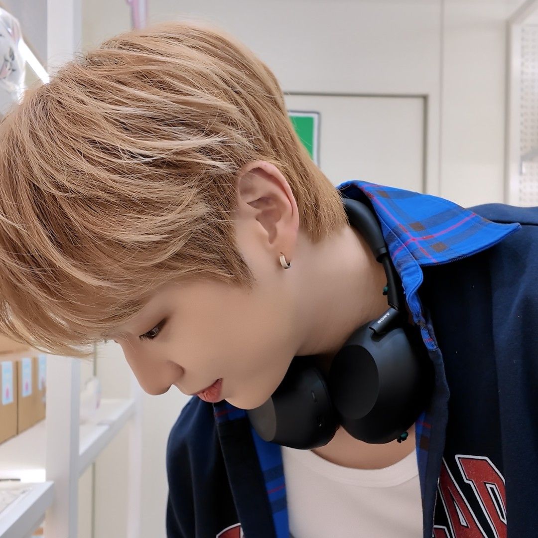 A moment captured by Kang Daniel's fan