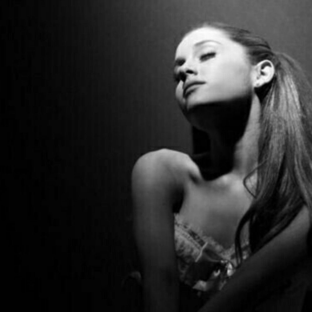 Latest photo of Ariana Grande